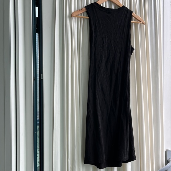 T.LA - XS - Black dress w cutout, super easy to throw on top of any swimsuit - Picture 6 of 6